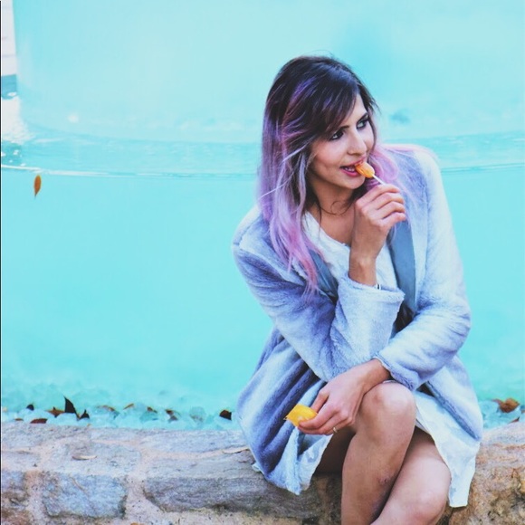 ⭐️Ultra Soft Faux Fur Coat In Grey⭐️ - Picture 6 of 8